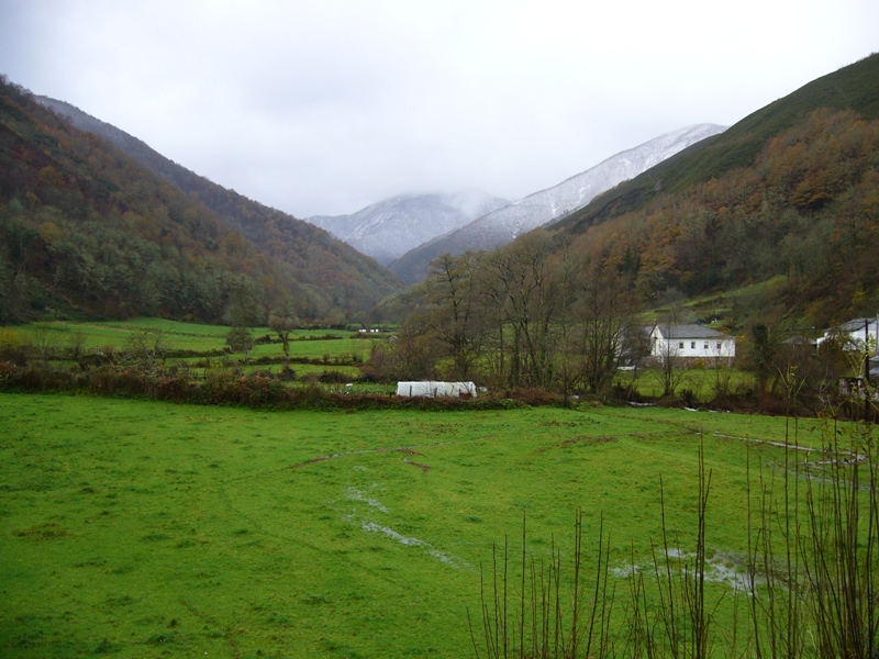 Valle de Moal y al fondo Muniellos